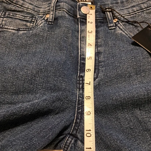 Venus Bum Lifter Jeans - Picture 8 of 10